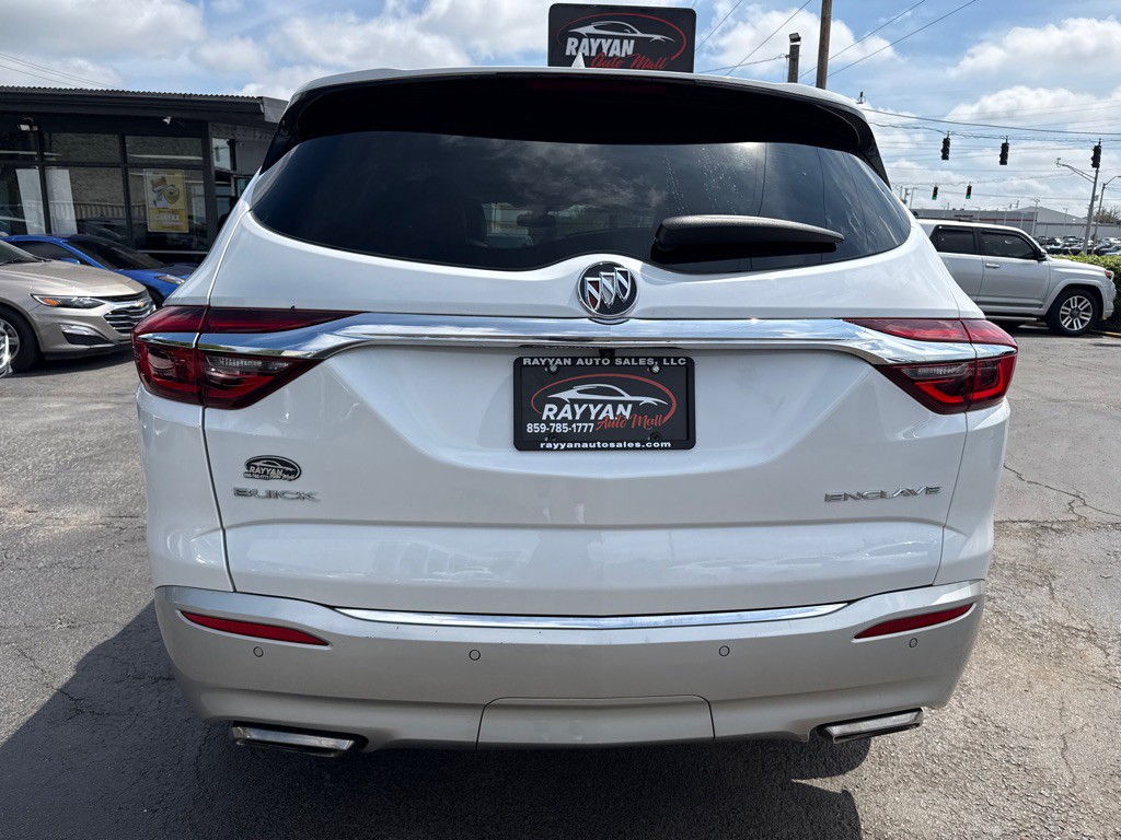 2018 Buick Enclave Image 9