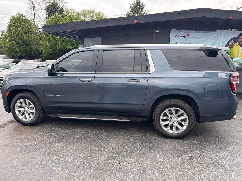 2021 Chevrolet Suburban Image 4