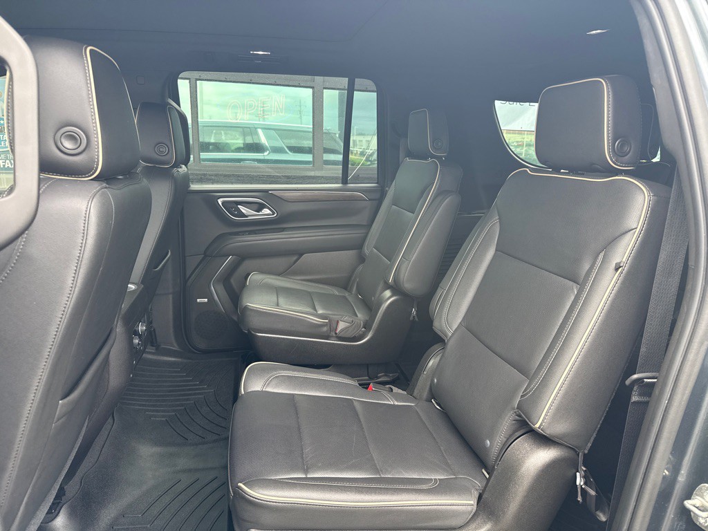 2021 Chevrolet Suburban Image 16