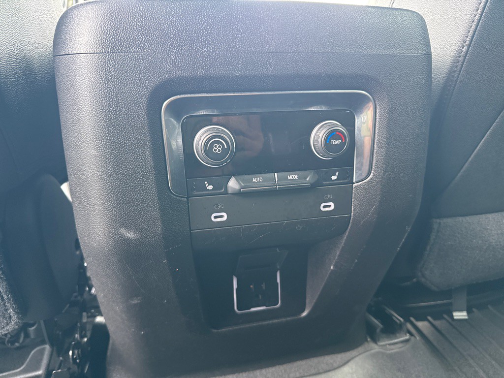 2021 Chevrolet Suburban Image 17