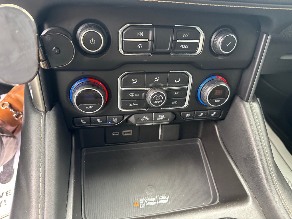 2021 Chevrolet Suburban Image 21