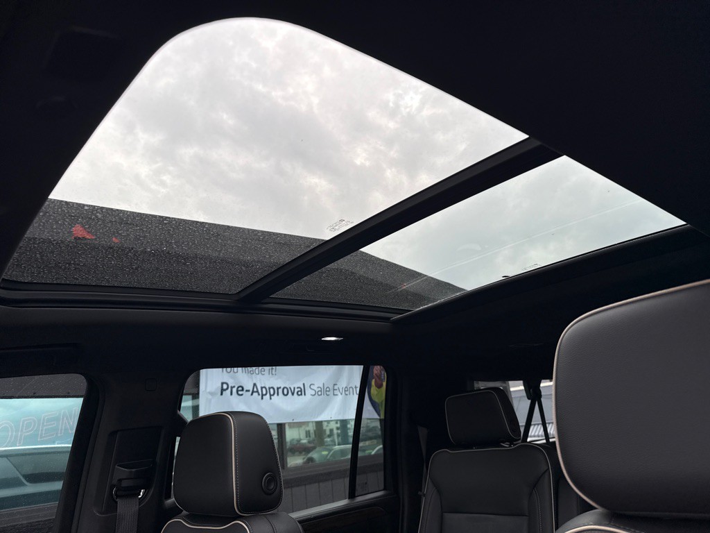 2021 Chevrolet Suburban Image 24