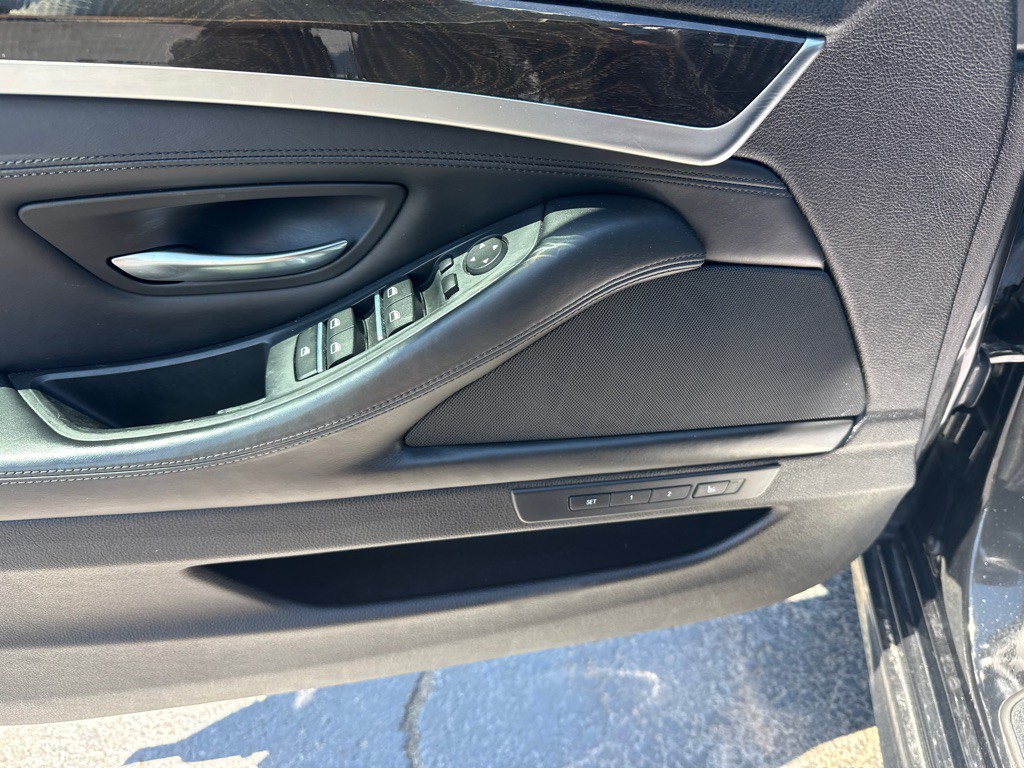 2016 BMW 5 Series Image 10