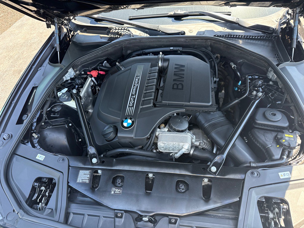2016 BMW 5 Series Image 25
