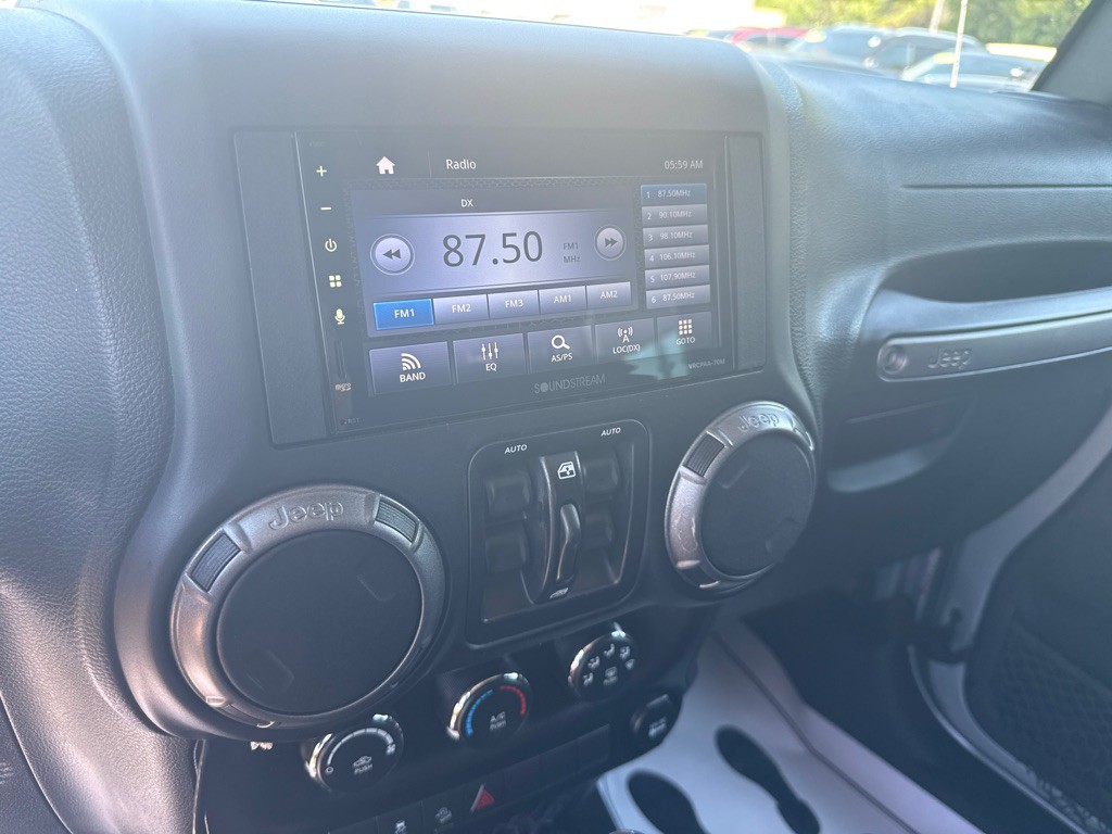 2015 Jeep Wrangler Unlimited Image 16