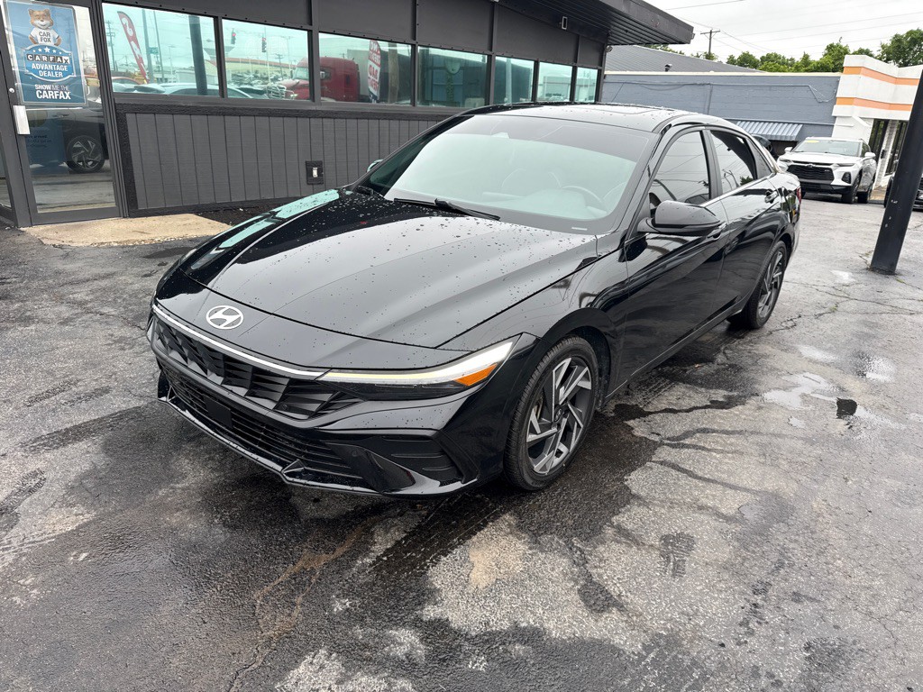 2024 Hyundai Elantra Image 1