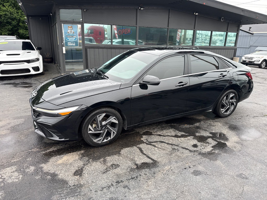 2024 Hyundai Elantra Image 2