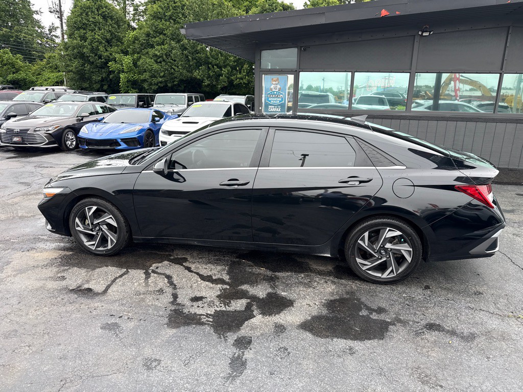2024 Hyundai Elantra Image 3