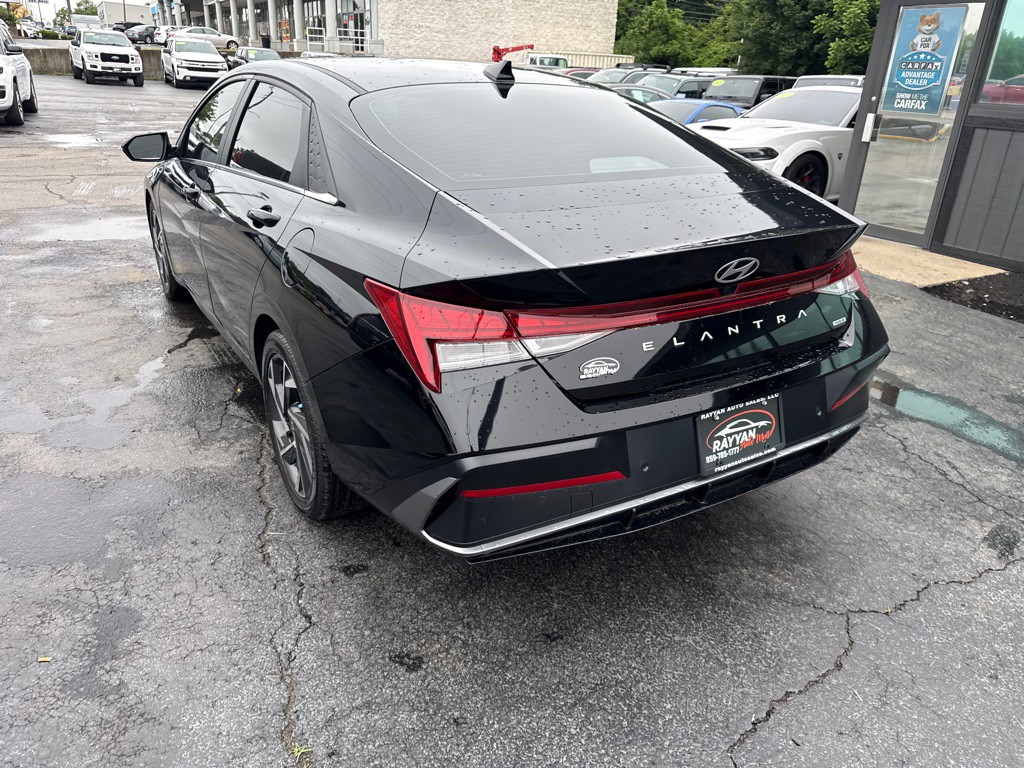 2024 Hyundai Elantra Image 4