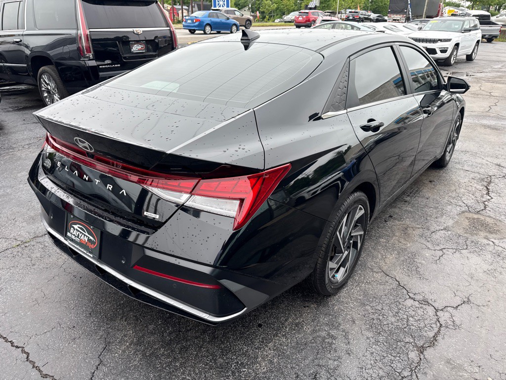 2024 Hyundai Elantra Image 6