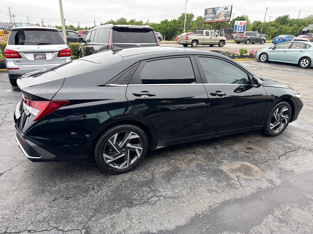 2024 Hyundai Elantra Image 7
