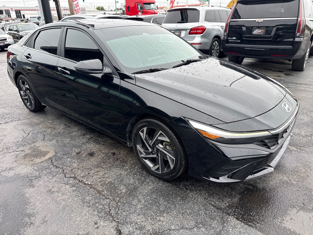 2024 Hyundai Elantra Image 8