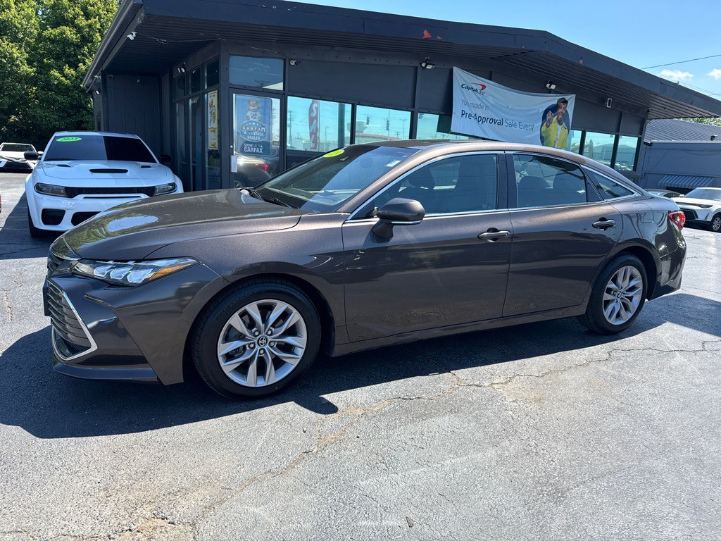 2019 Toyota Avalon Image 2