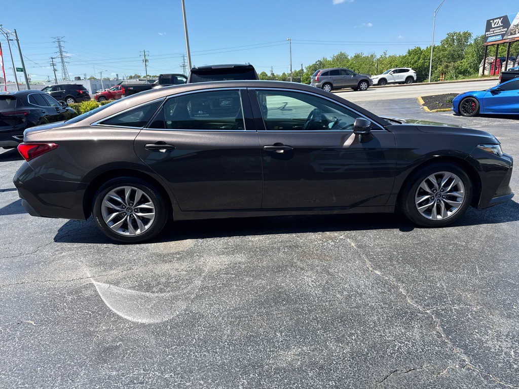 2019 Toyota Avalon Image 7
