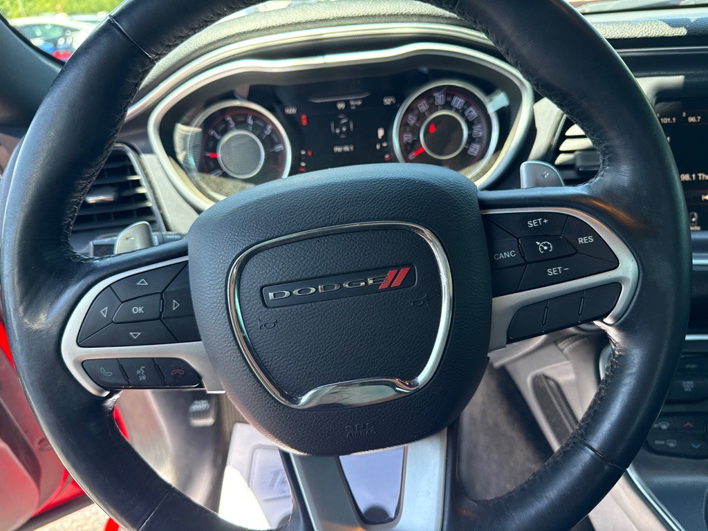 2015 Dodge Challenger Image 24