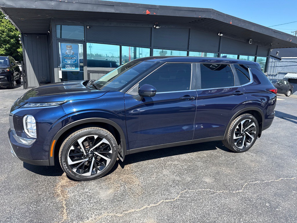 2022 Mitsubishi Outlander Image 2