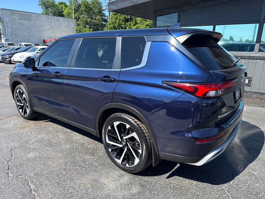 2022 Mitsubishi Outlander Image 4