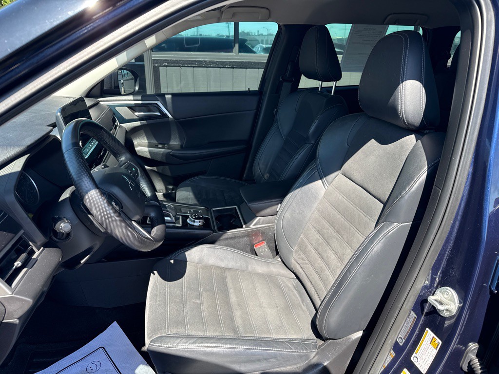 2022 Mitsubishi Outlander Image 11