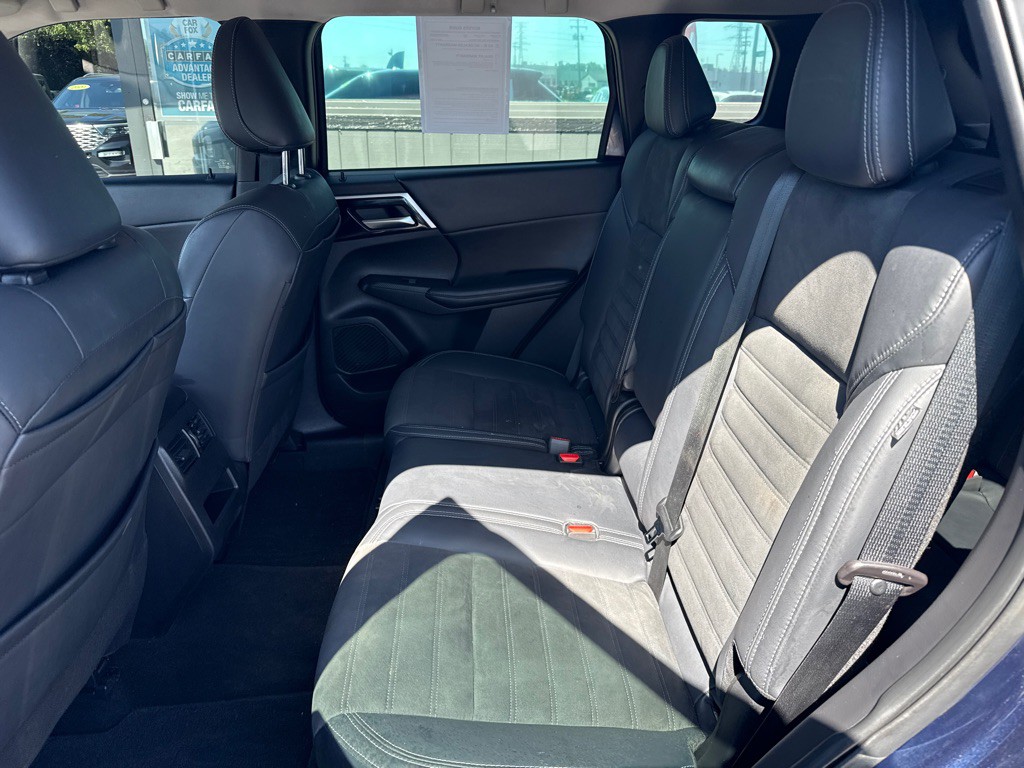 2022 Mitsubishi Outlander Image 13