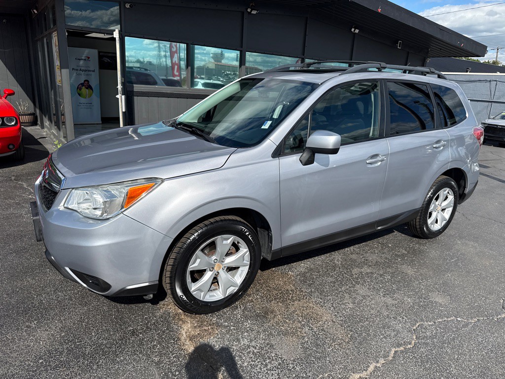 2015 Subaru Forester Image 1