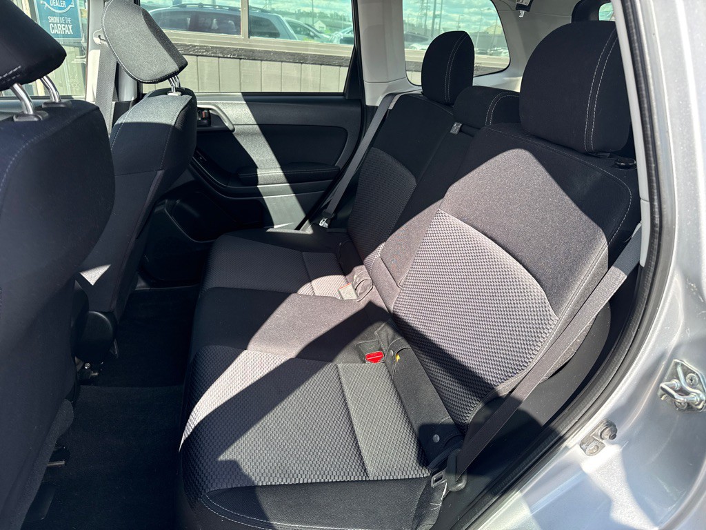2015 Subaru Forester Image 16