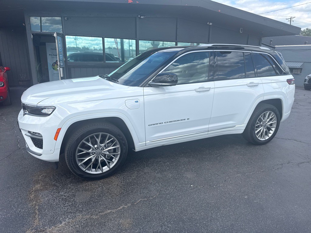 2022 Jeep Grand Cherokee Image 2