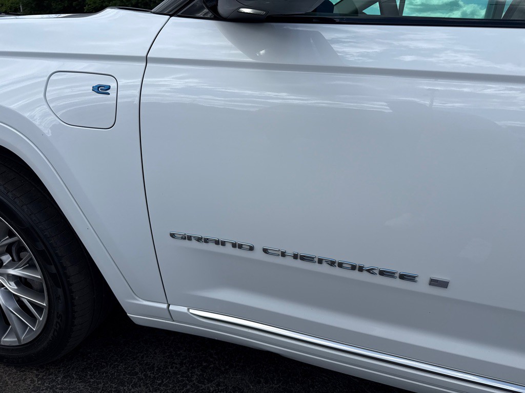 2022 Jeep Grand Cherokee Image 12