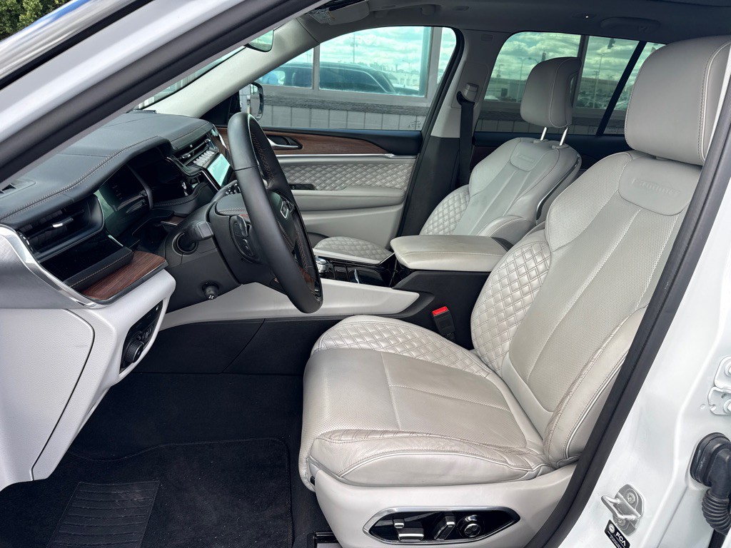2022 Jeep Grand Cherokee Image 13