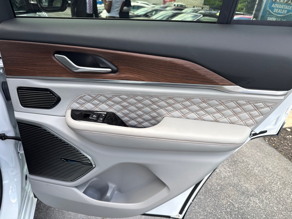 2022 Jeep Grand Cherokee Image 24
