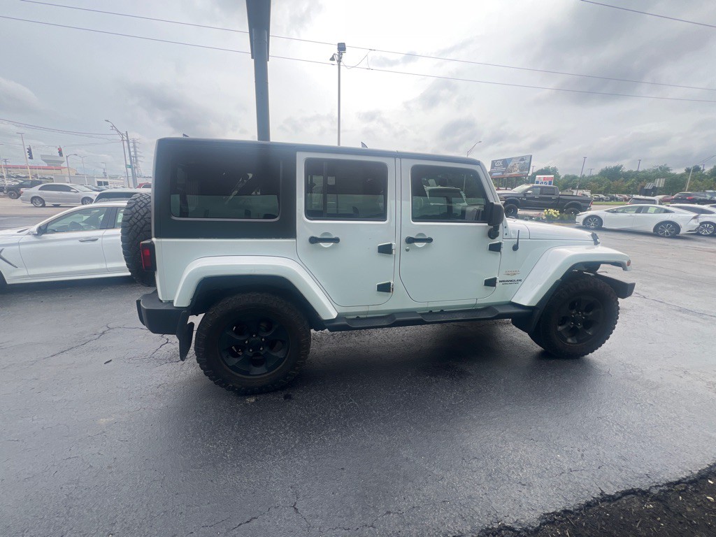 2013 Jeep Wrangler Image 16