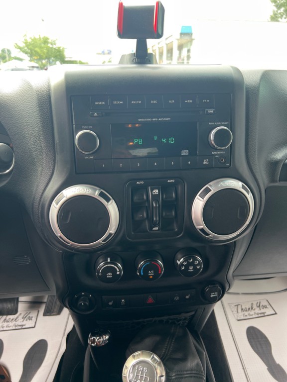 2013 Jeep Wrangler Image 26