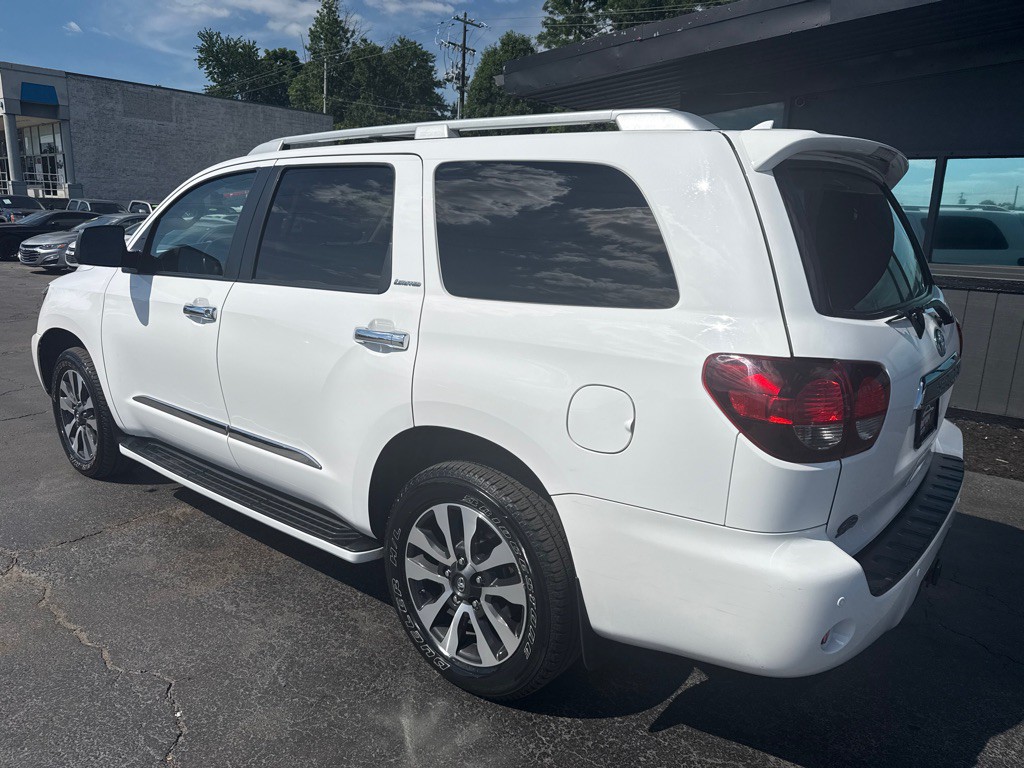 2019 Toyota Sequoia Image 3