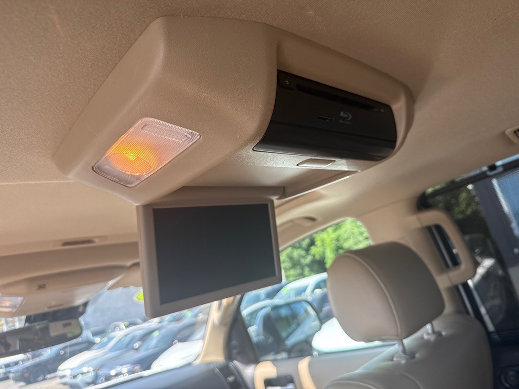 2019 Toyota Sequoia Image 16