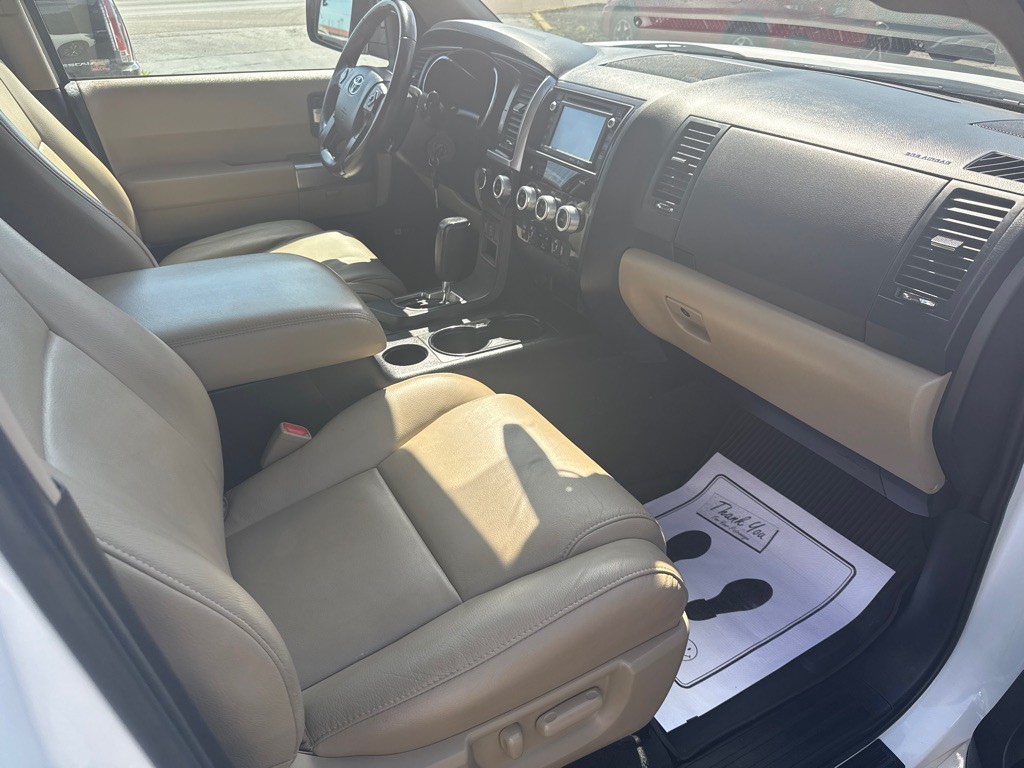 2019 Toyota Sequoia Image 28