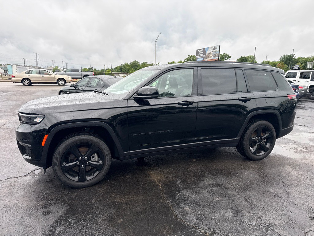 2023 Jeep Grand Cherokee Image 2