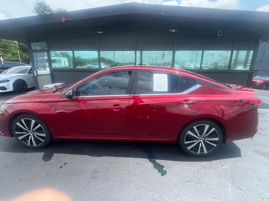 2021 Nissan Altima Image 9