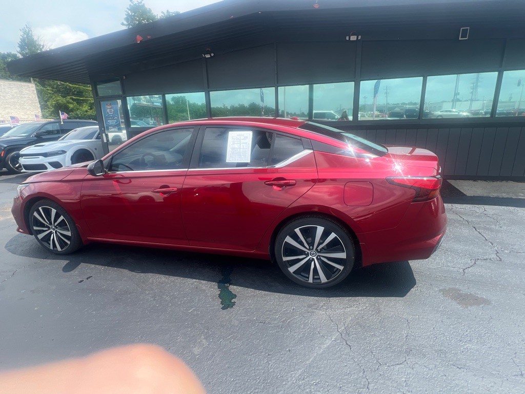 2021 Nissan Altima Image 10