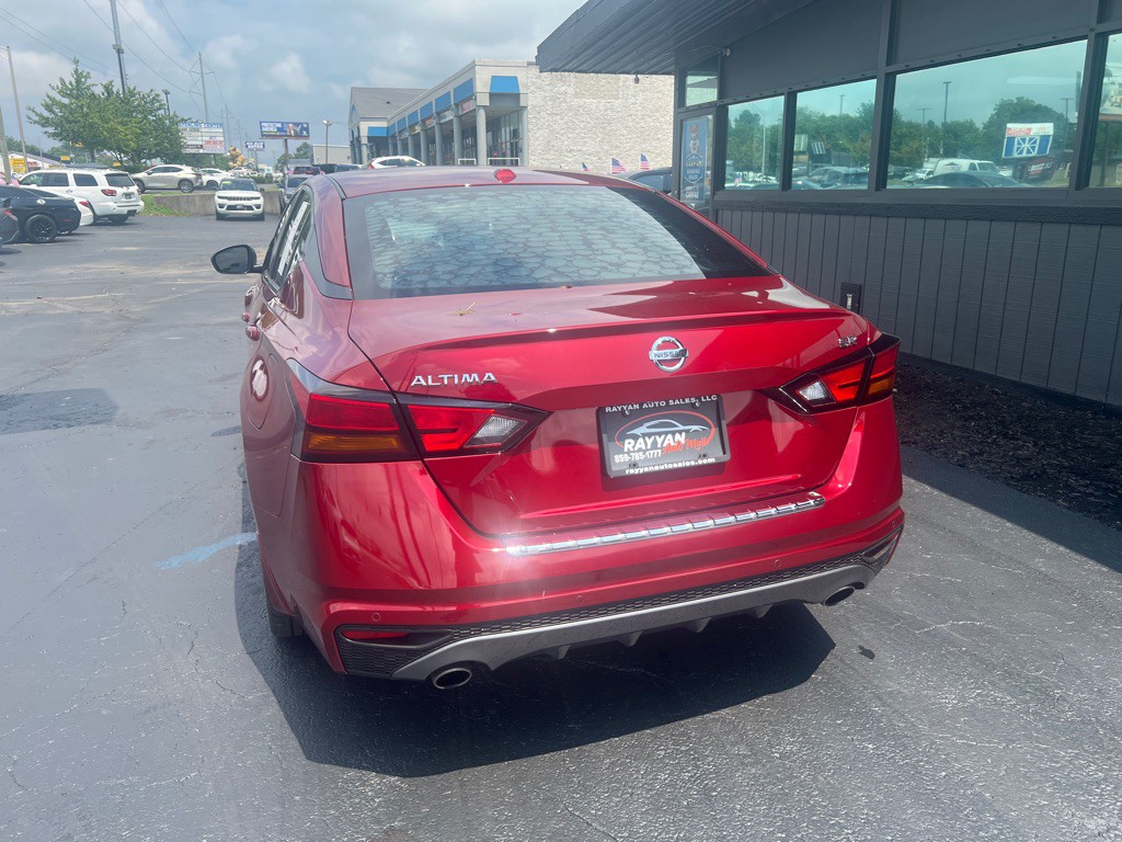 2021 Nissan Altima Image 12