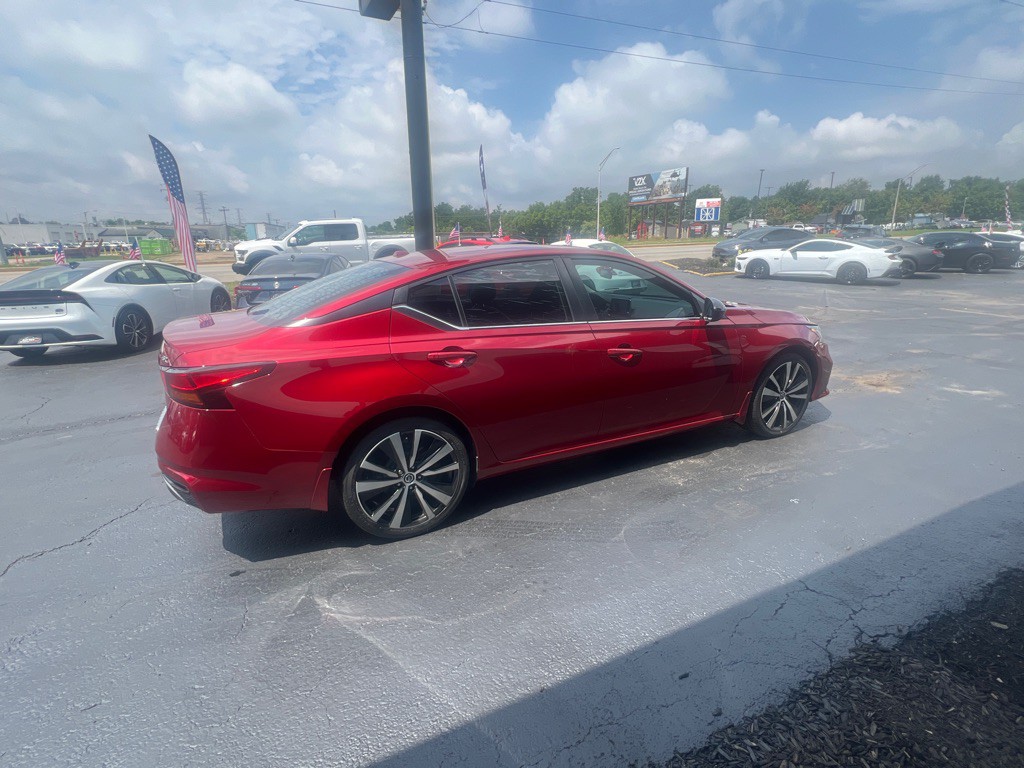 2021 Nissan Altima Image 16