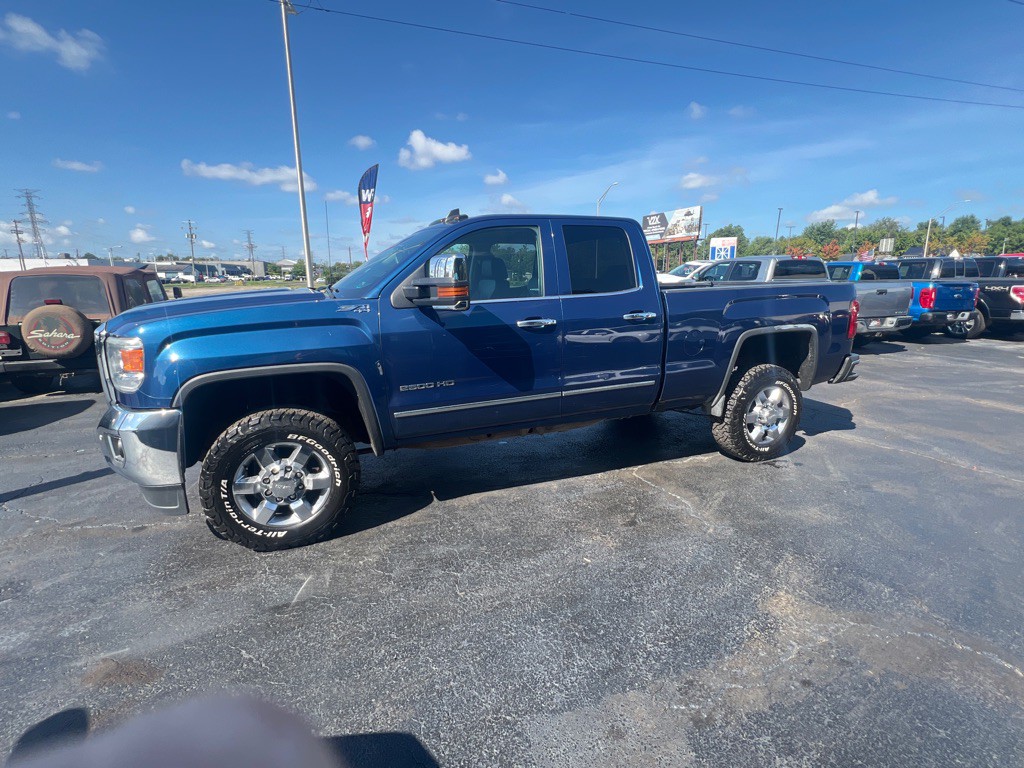 2016 GMC Sierra Image 2