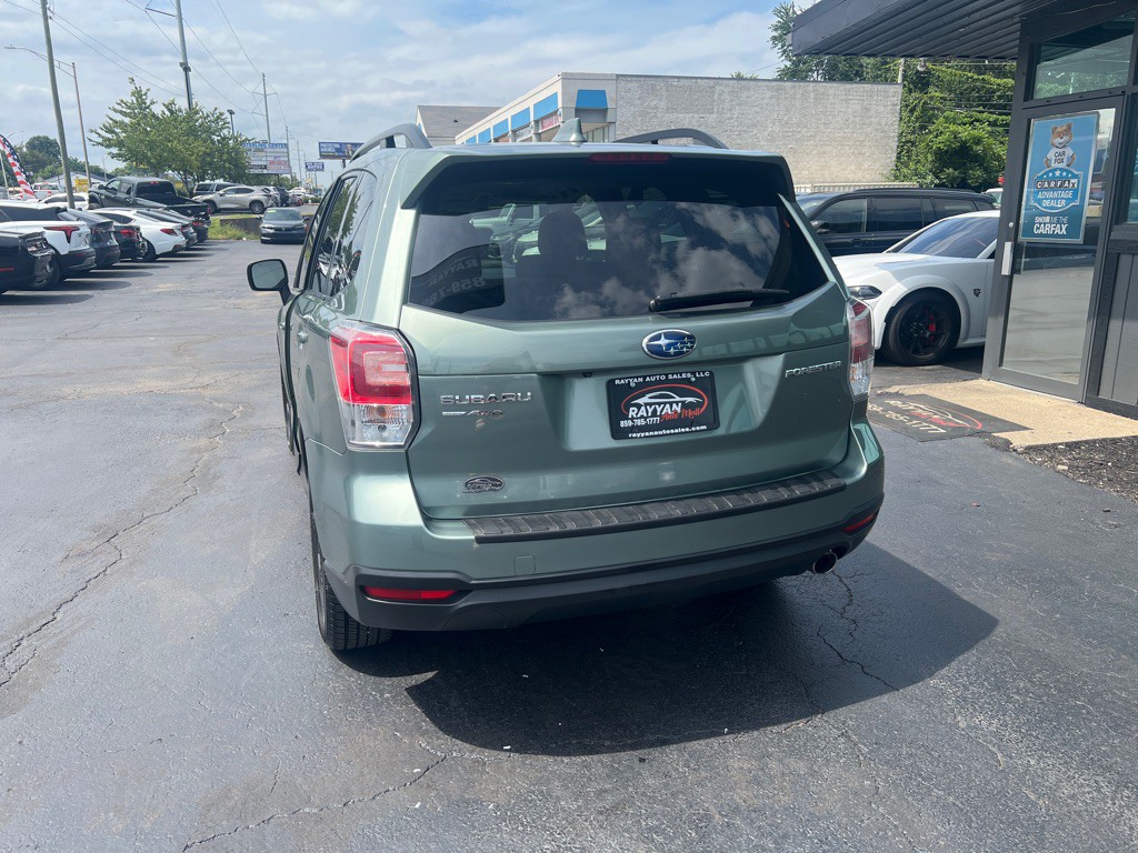 2018 Subaru Forester Image 12