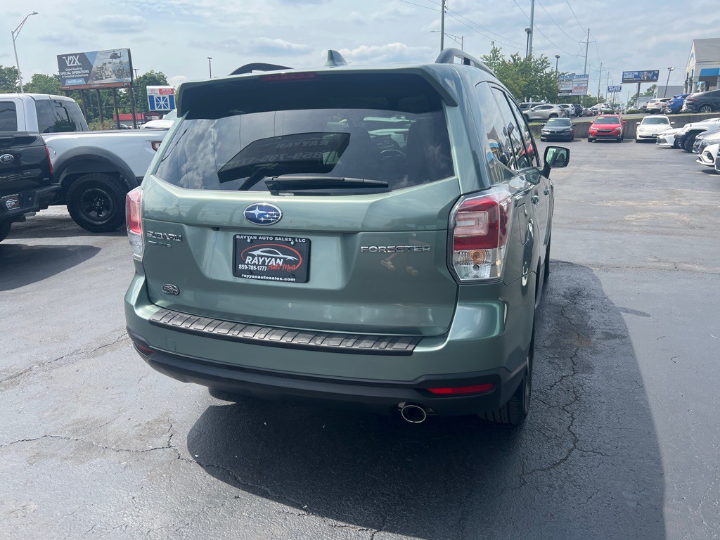 2018 Subaru Forester Image 14