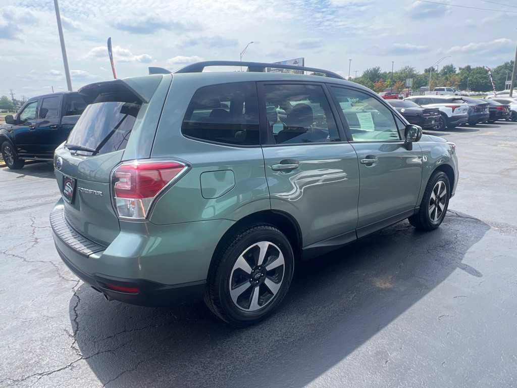 2018 Subaru Forester Image 16