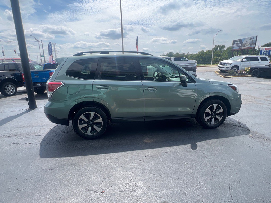 2018 Subaru Forester Image 17