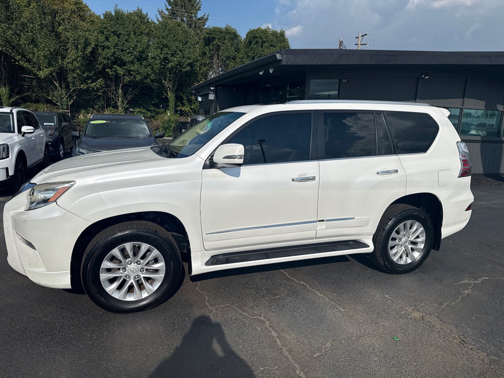 2016 Lexus GX Image 2
