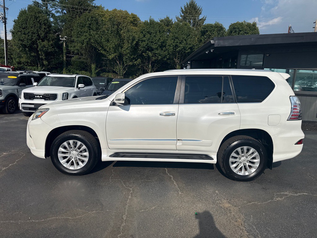 2016 Lexus GX Image 3