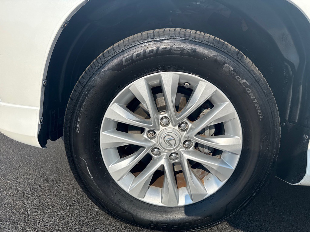 2016 Lexus GX Image 10
