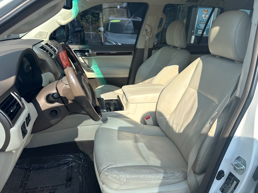 2016 Lexus GX Image 11