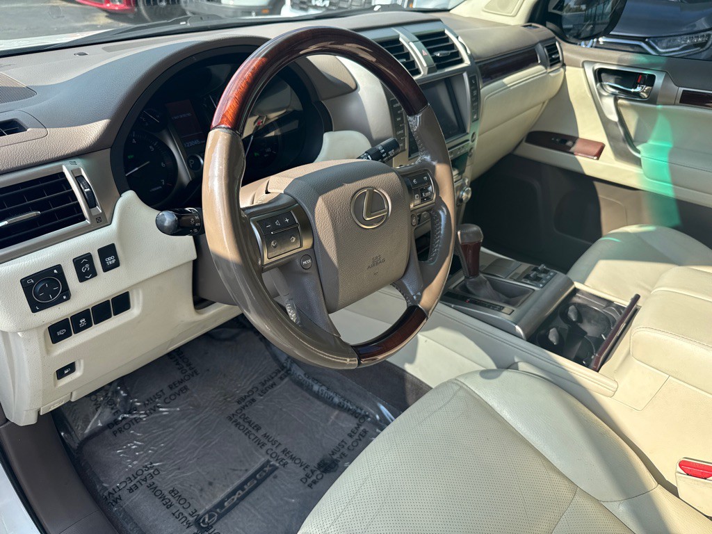2016 Lexus GX Image 12
