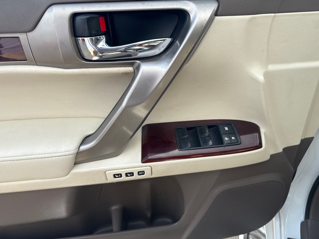 2016 Lexus GX Image 13